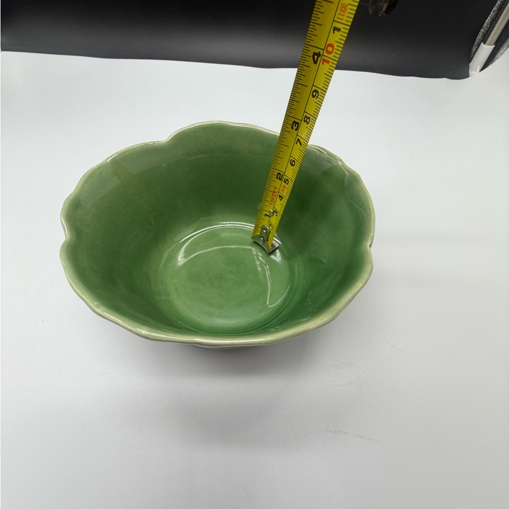 Green Leaf Ceramic Bowl with Matching Plate - Picture 4 of 7